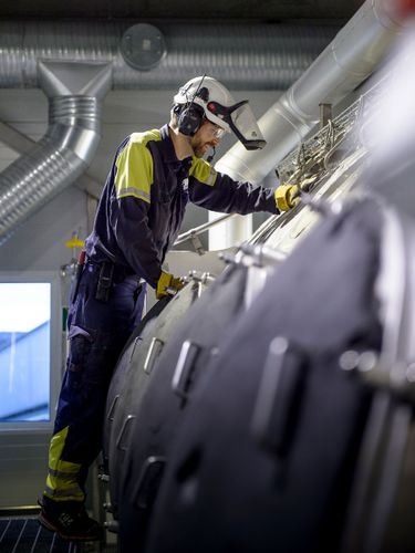 Operator in the production facility at Vallviks Bruk